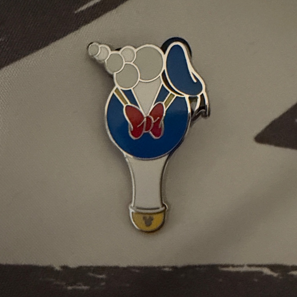 Disney Donald Duck bubble wand pin